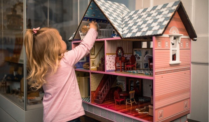 Magical World’s in Miniature Dolls House Display returns to the Grove Museum.  