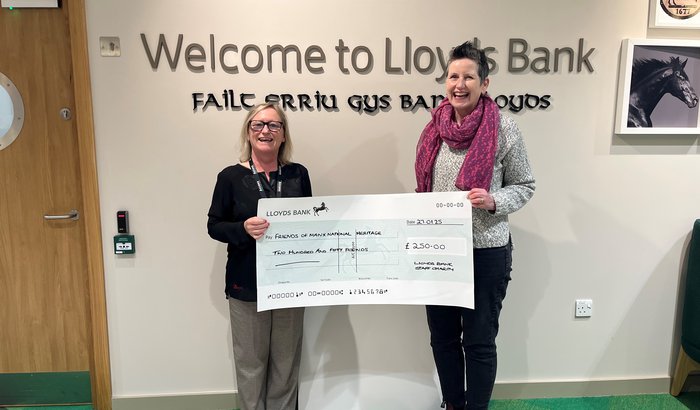 📷L to R: Sam Mahon of Lloyds Bank and Emma Morter of FMNH